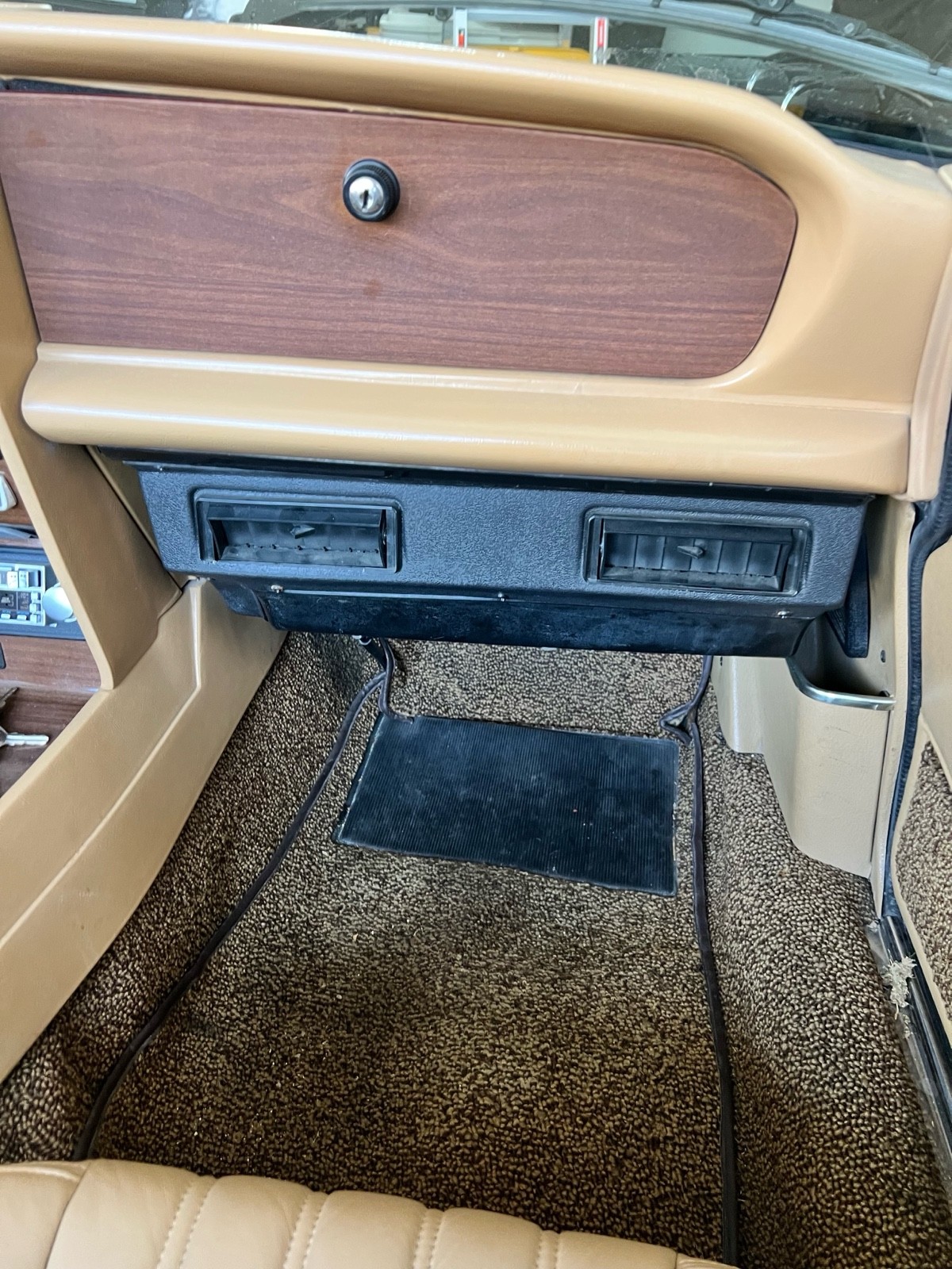 Fiat-124-Spider-1983-16