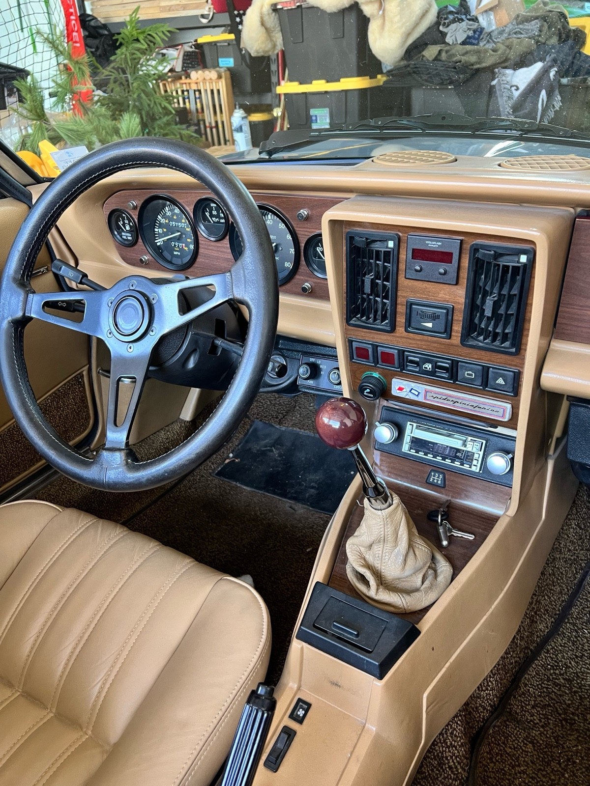 Fiat-124-Spider-1983-18