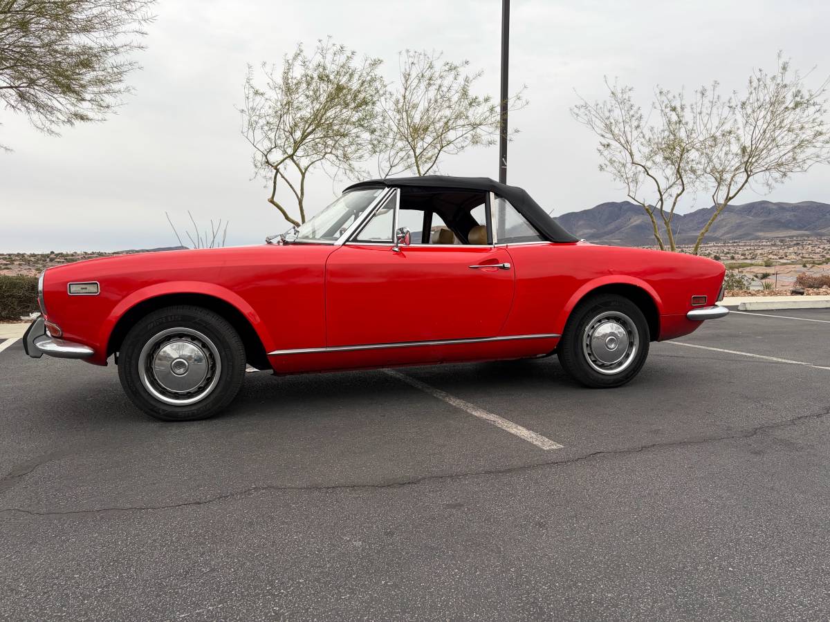 Fiat-124-spider-1971-red-9