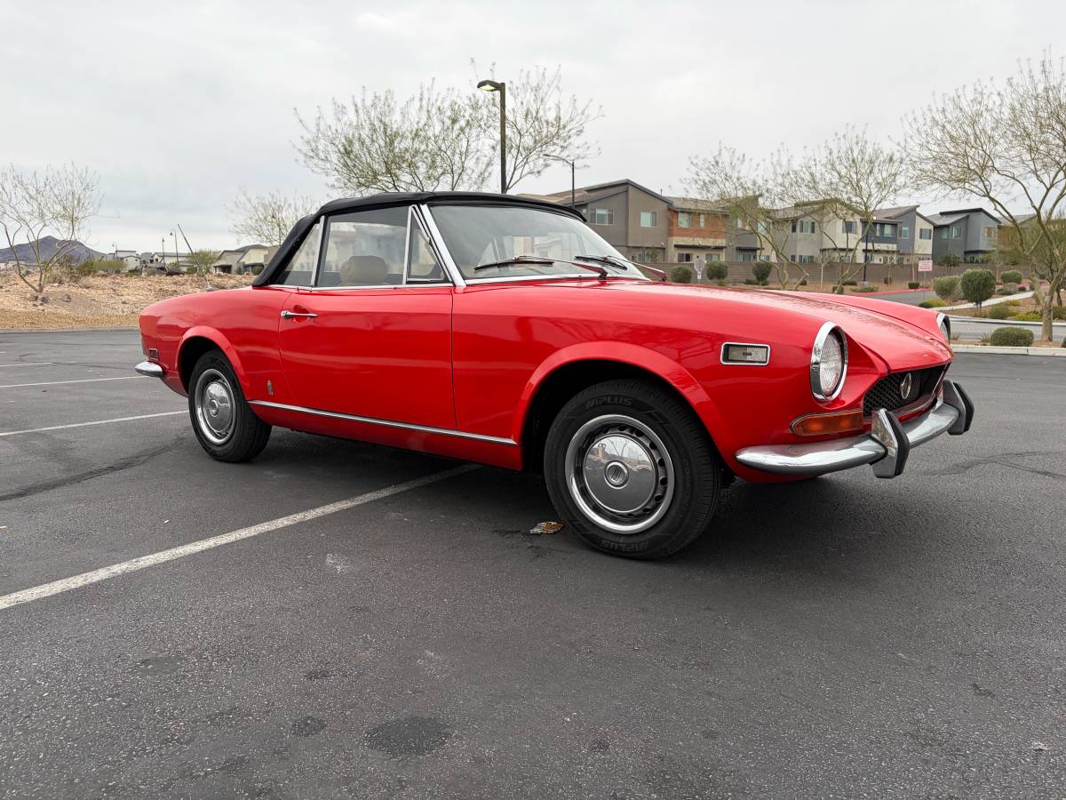 Fiat-124-spider-1971-red