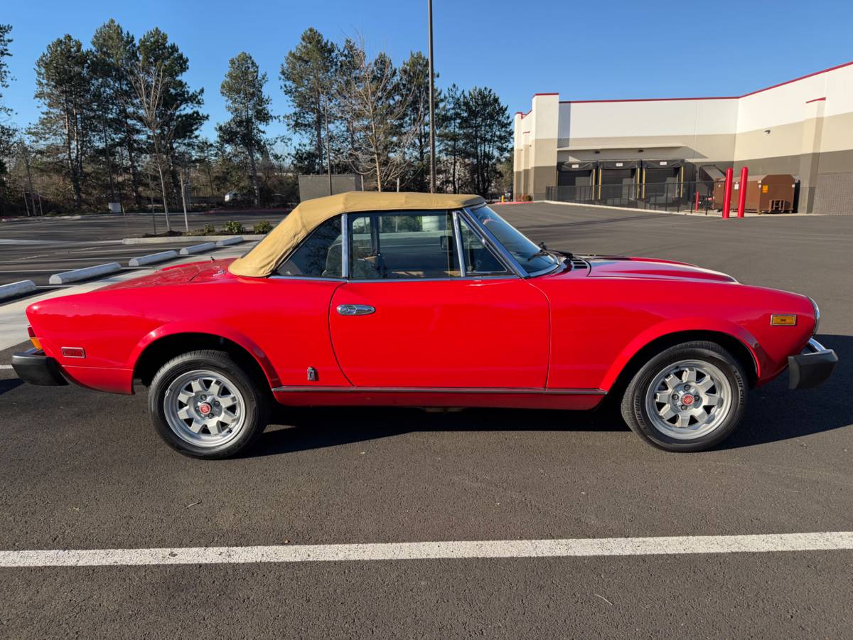 Fiat-124-spider-1982-red-21