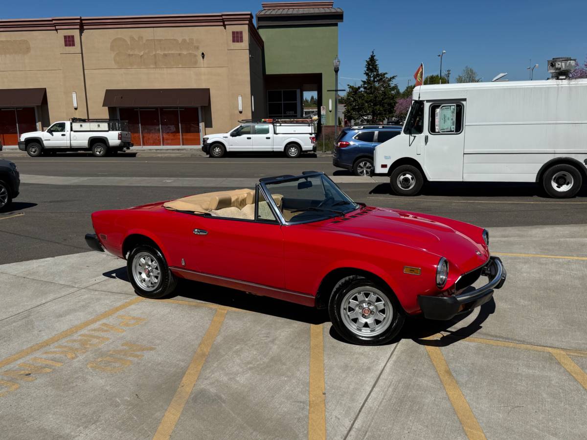 Fiat-124-spider-1982-red-7