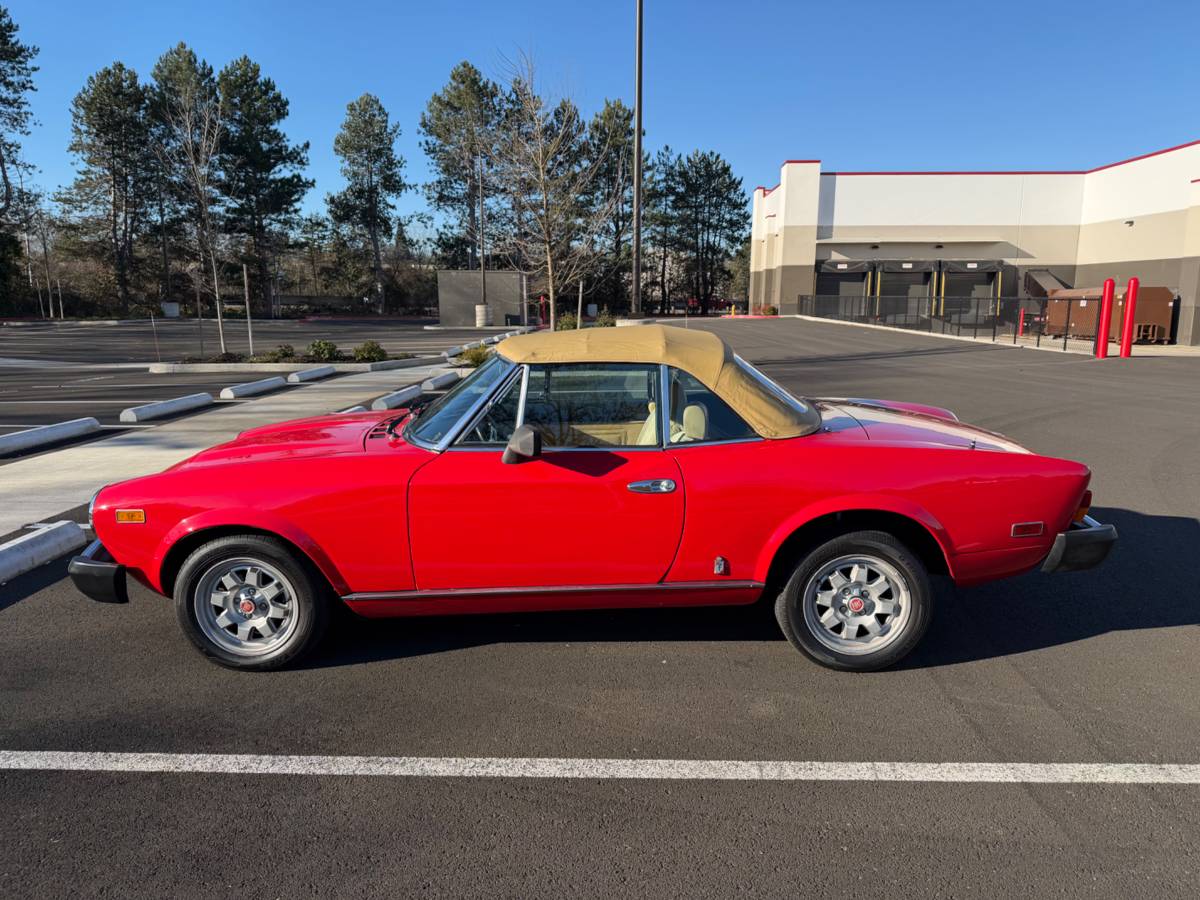 Fiat-124-spider-1982-red-8