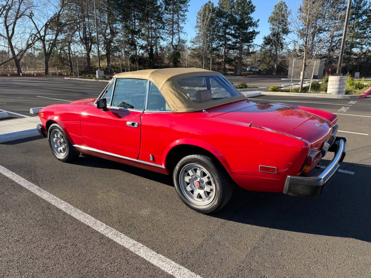 Fiat-124-spider-1982-red-9