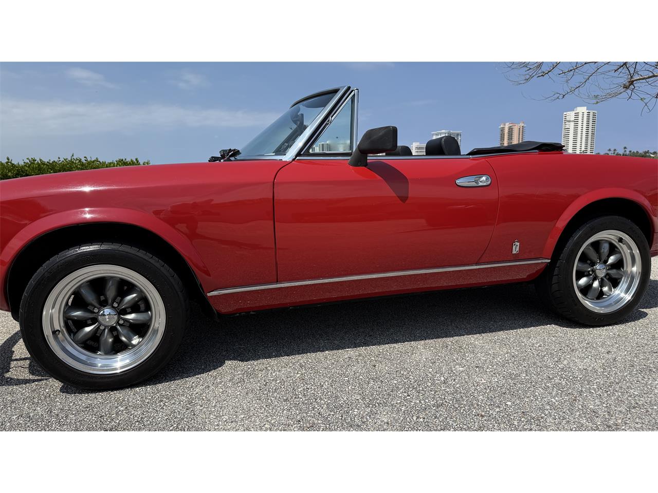Fiat-124-spider-2000-1980-Red-Black-7
