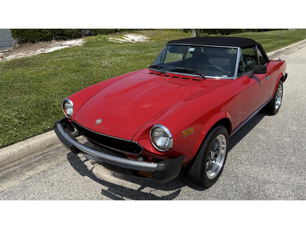 Fiat-124-spider-2000-1980-Red-Black-8