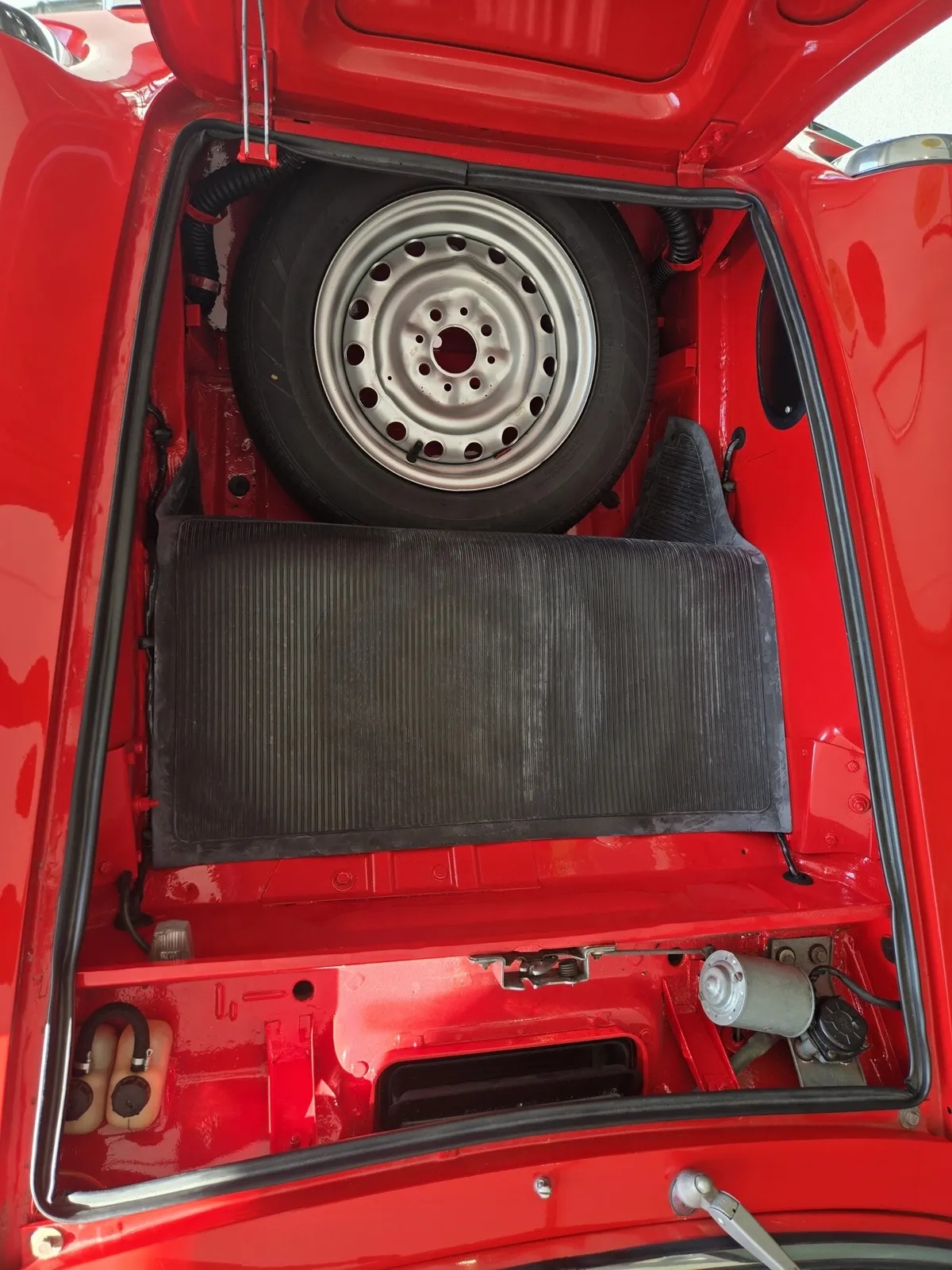 Fiat-850-1971-Red-Black-19