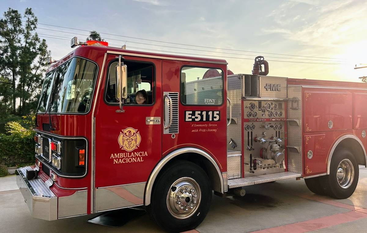 Fmc-fire-truck-diesel-1988-red-1