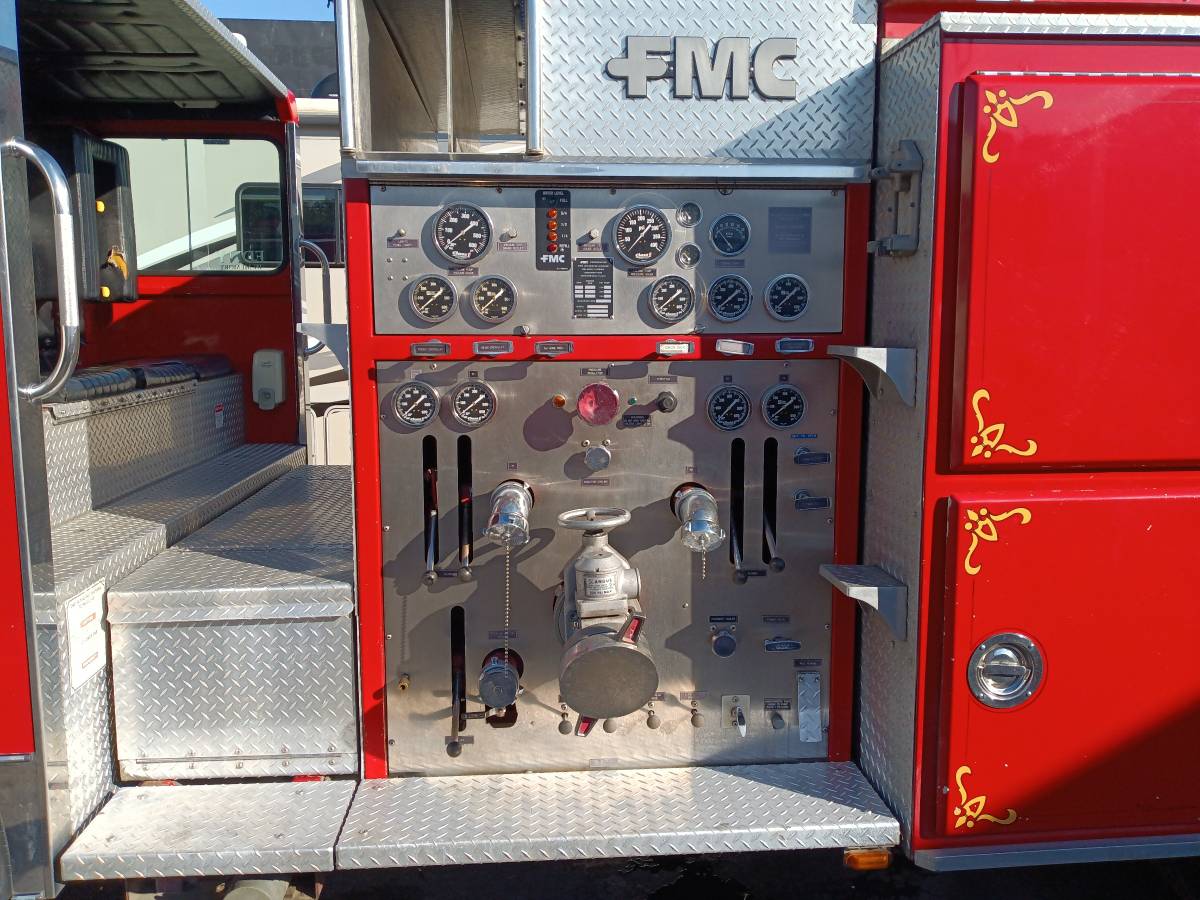 Fmc-fire-truck-diesel-1988-red-5