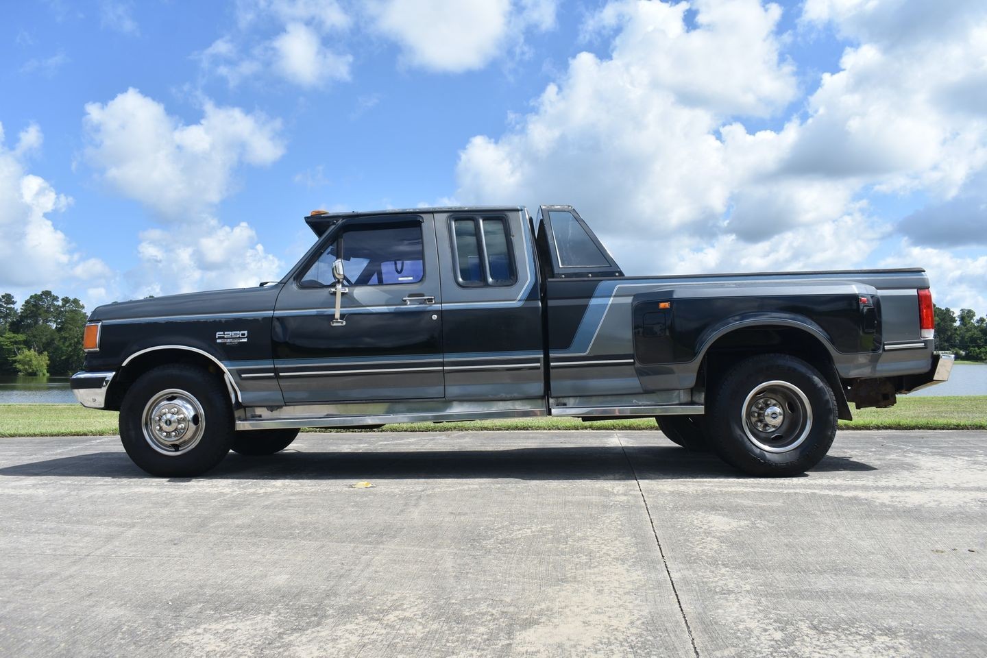Ford-1-Ton-Trucks-1988-Pickup-Truck-7