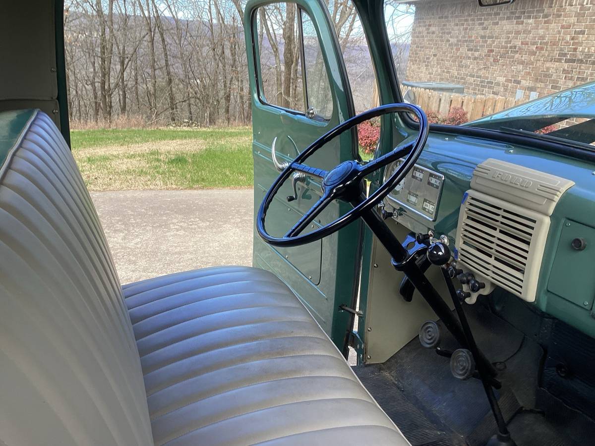 Ford-100-1950-green-3