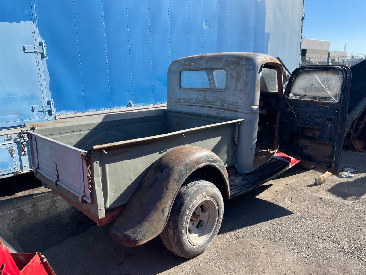 Ford-12-ton-1935-grey-9