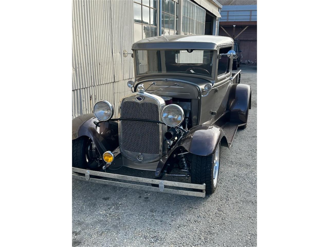 Ford-12-ton-pickup-1931-2-Tone-Bronze-Dark-Brown-5