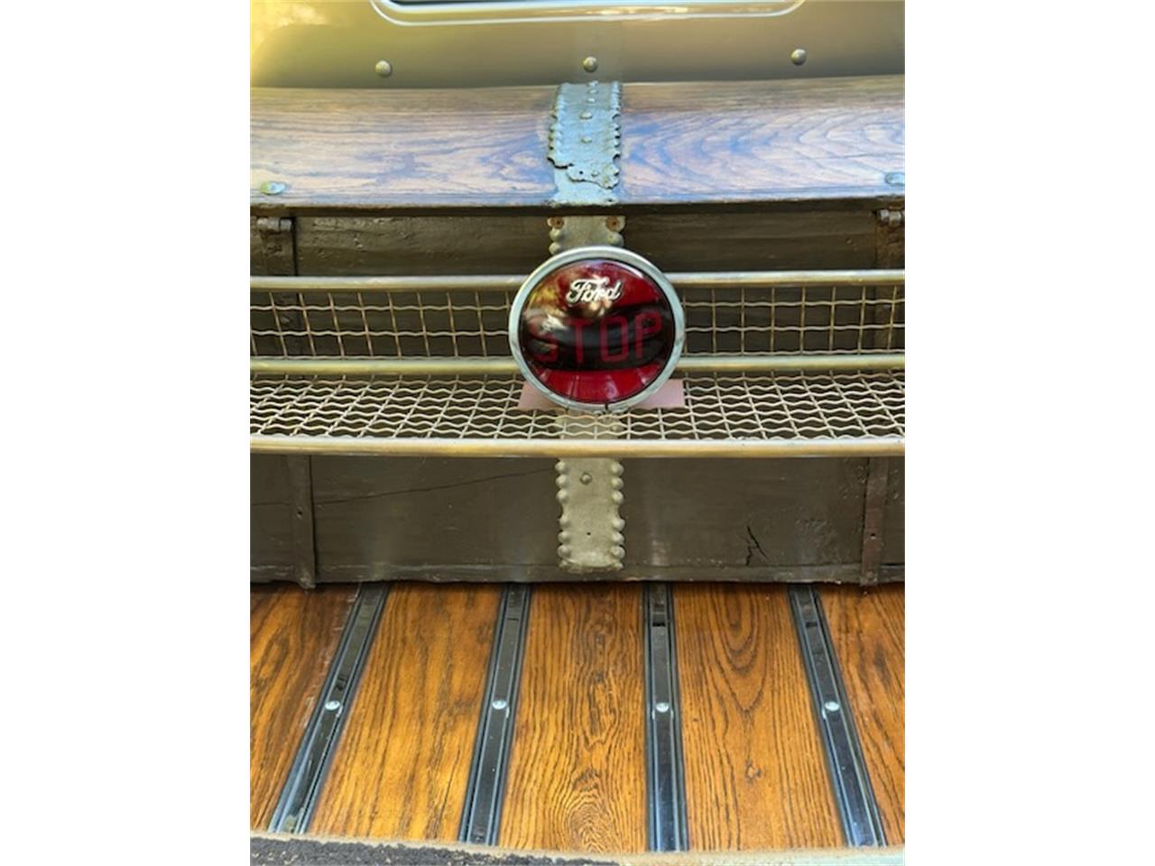 Ford-12-ton-pickup-1931-2-Tone-Bronze-Dark-Brown-7