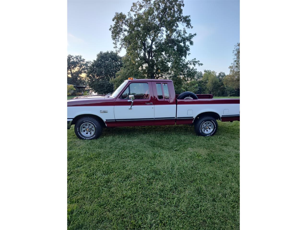 Ford-12-ton-pickup-1990-Maroon-and-White-Red-4