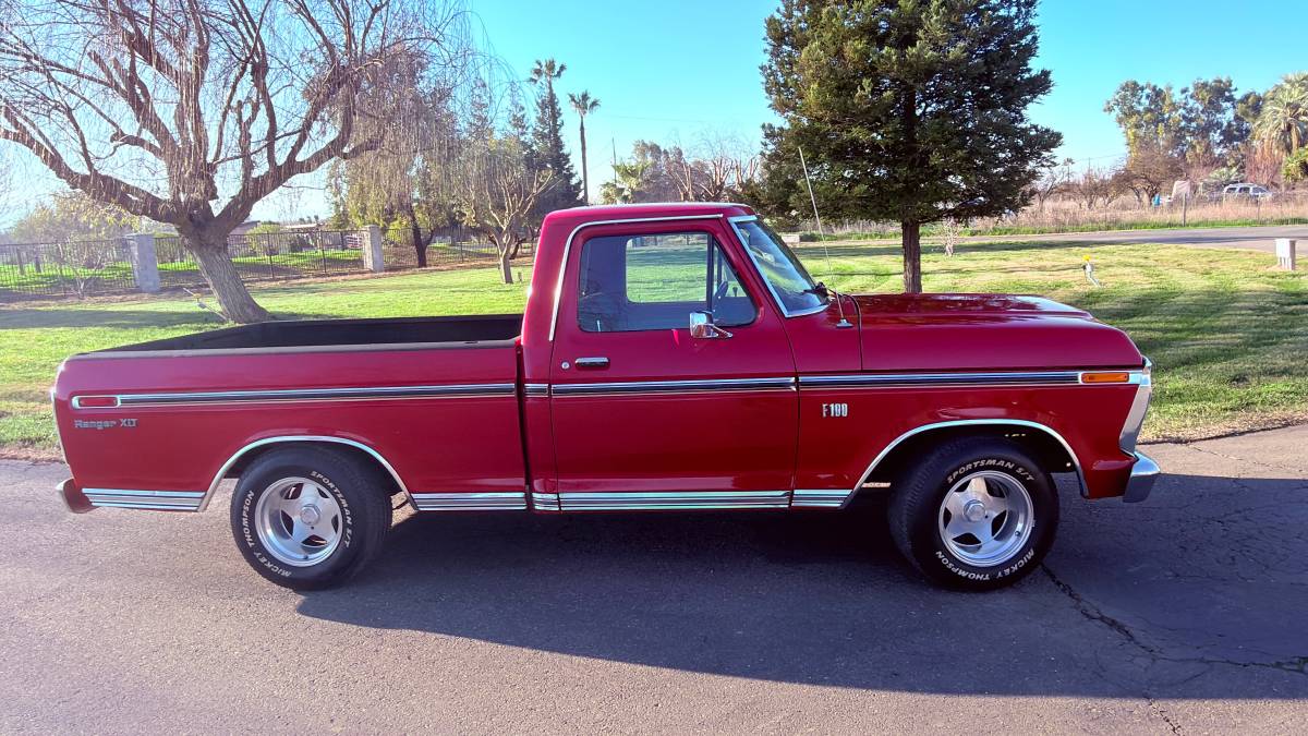 Ford-1973-red-9