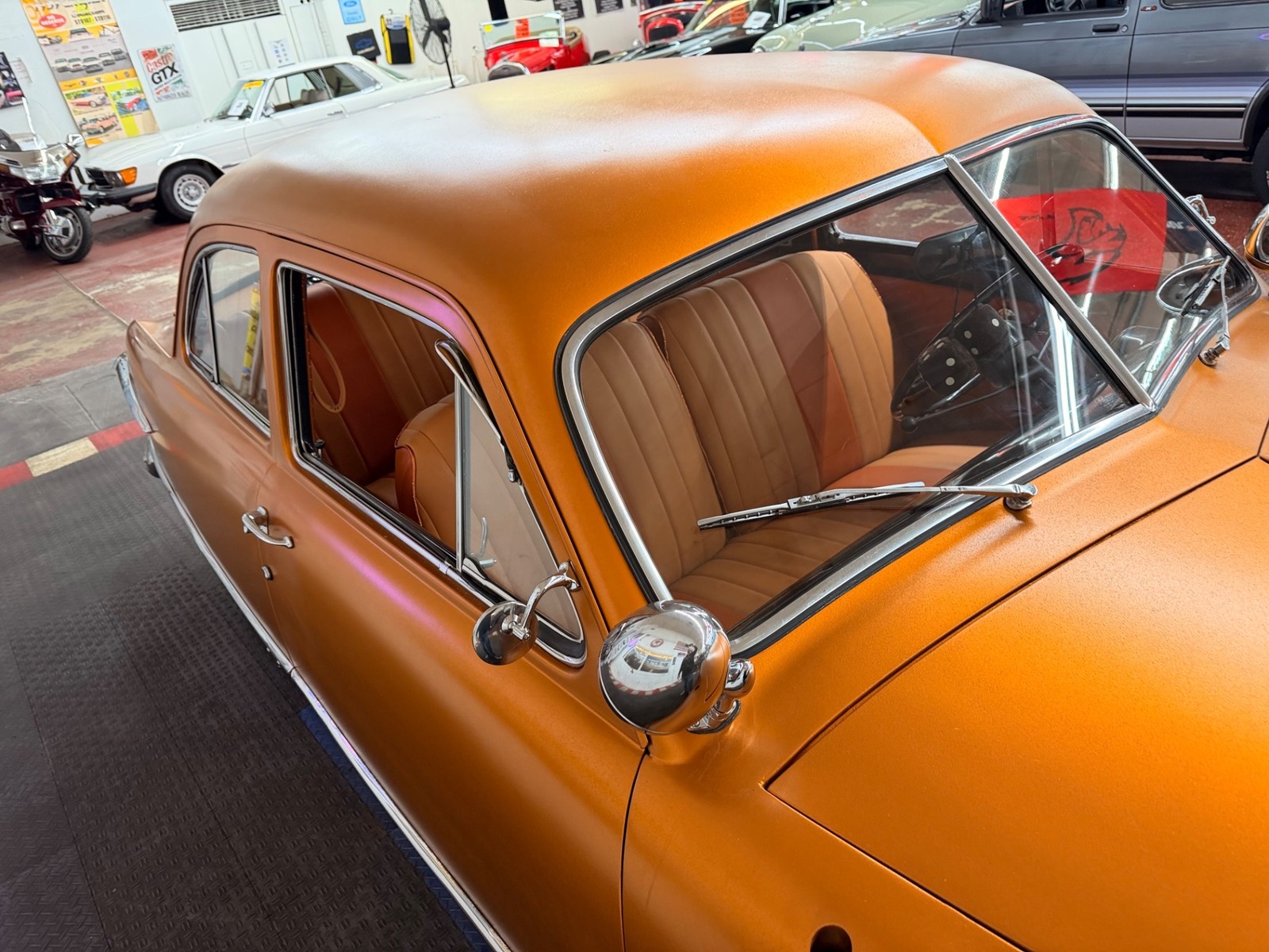 Ford-2-Door-Custom-1951-2-Door-11