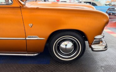 Ford-2-Door-Custom-1951-2-Door-23