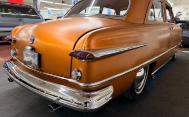 Ford-2-Door-Custom-1951-2-Door-24