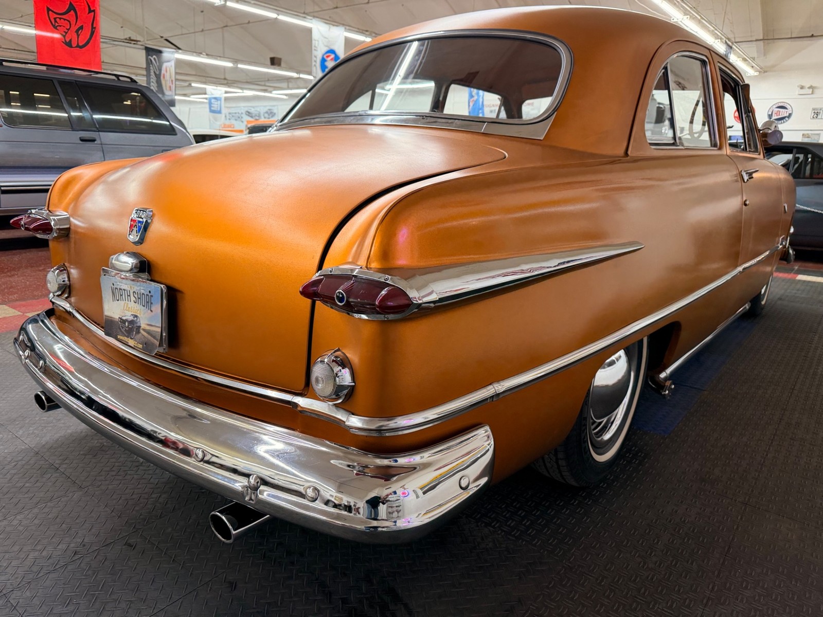 Ford-2-Door-Custom-1951-2-Door-24