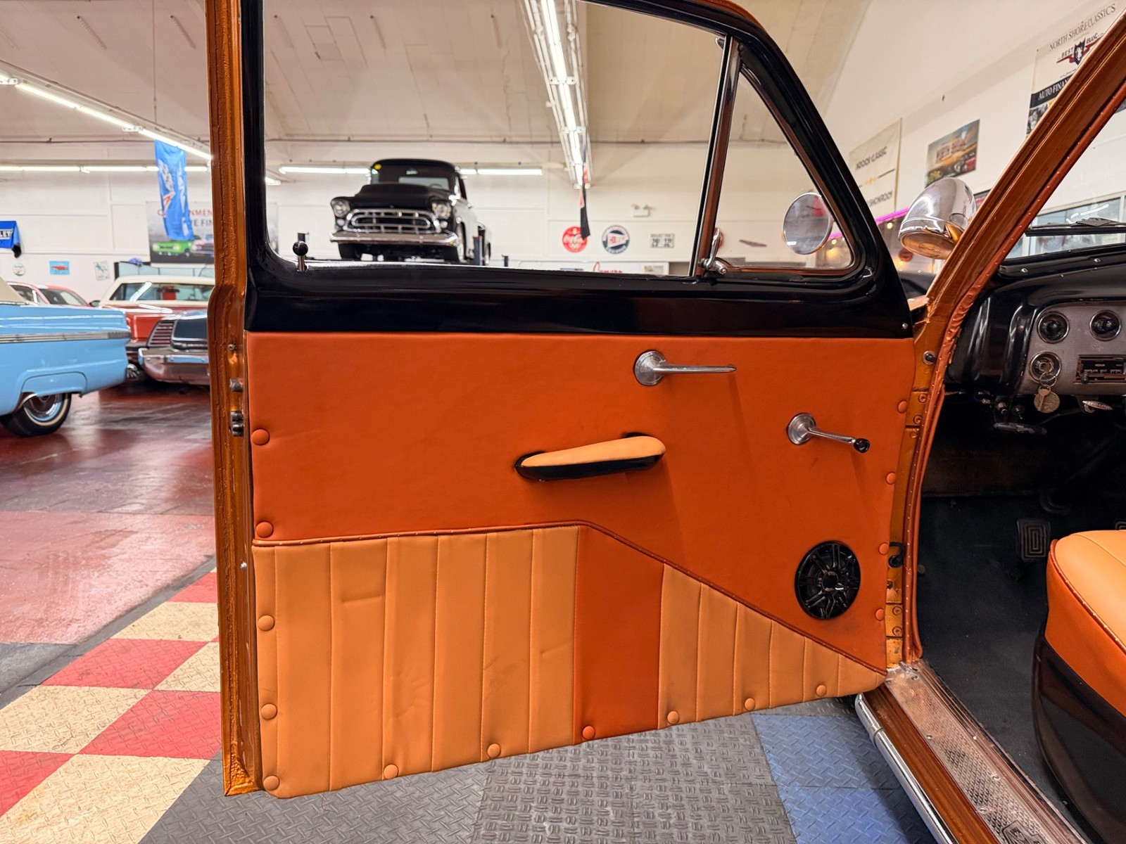 Ford-2-Door-Custom-1951-2-Door-33