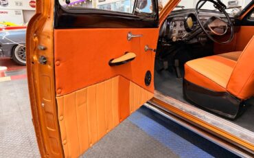 Ford-2-Door-Custom-1951-2-Door-34