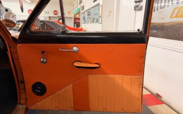 Ford-2-Door-Custom-1951-2-Door-39