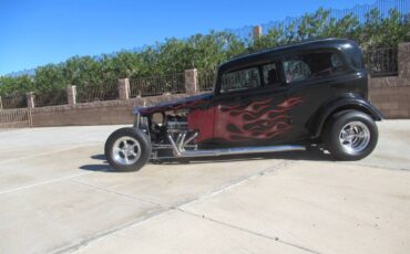 Ford-2-door-sedan-1934-black-1