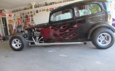 Ford-2-door-sedan-1934-black-10