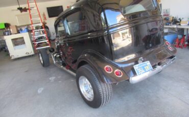 Ford-2-door-sedan-1934-black-11
