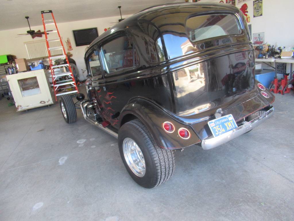 Ford-2-door-sedan-1934-black-11