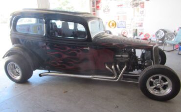 Ford-2-door-sedan-1934-black-13