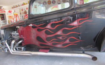 Ford-2-door-sedan-1934-black-15