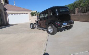 Ford-2-door-sedan-1934-black