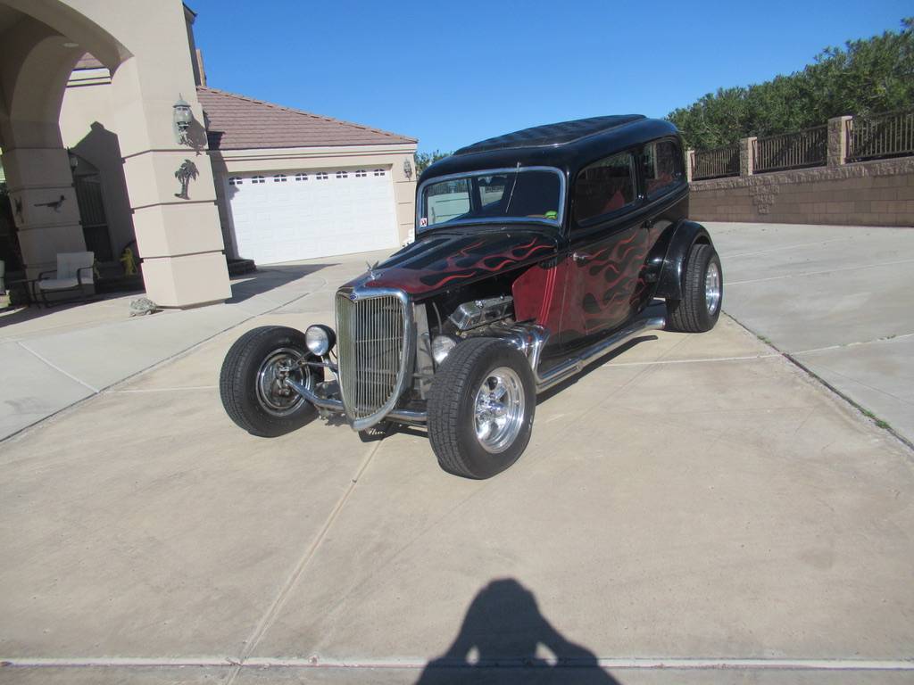 Ford-2-door-sedan-1934-black-3