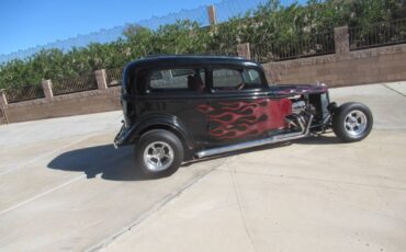 Ford-2-door-sedan-1934-black-5