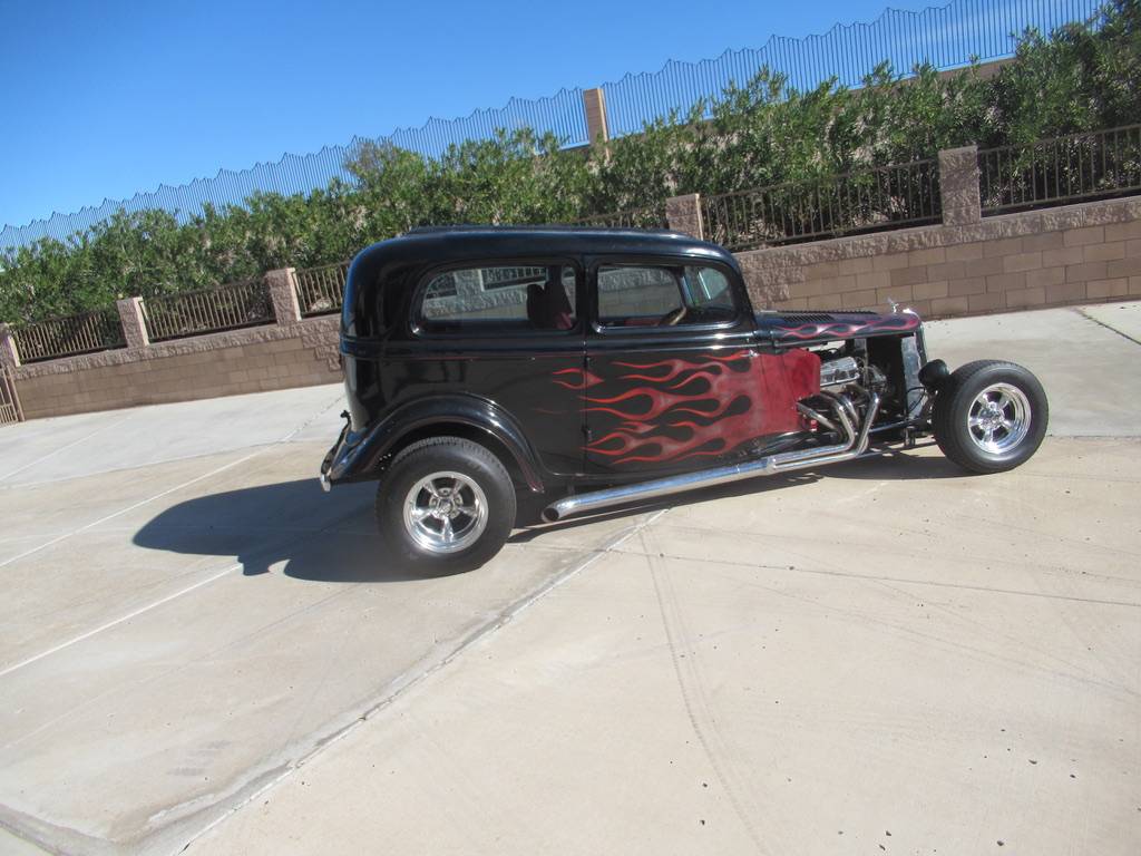 Ford-2-door-sedan-1934-black-5