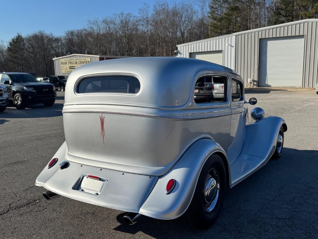 Ford-2-door-sedan-street-rod-AC-1934-Sedan-13