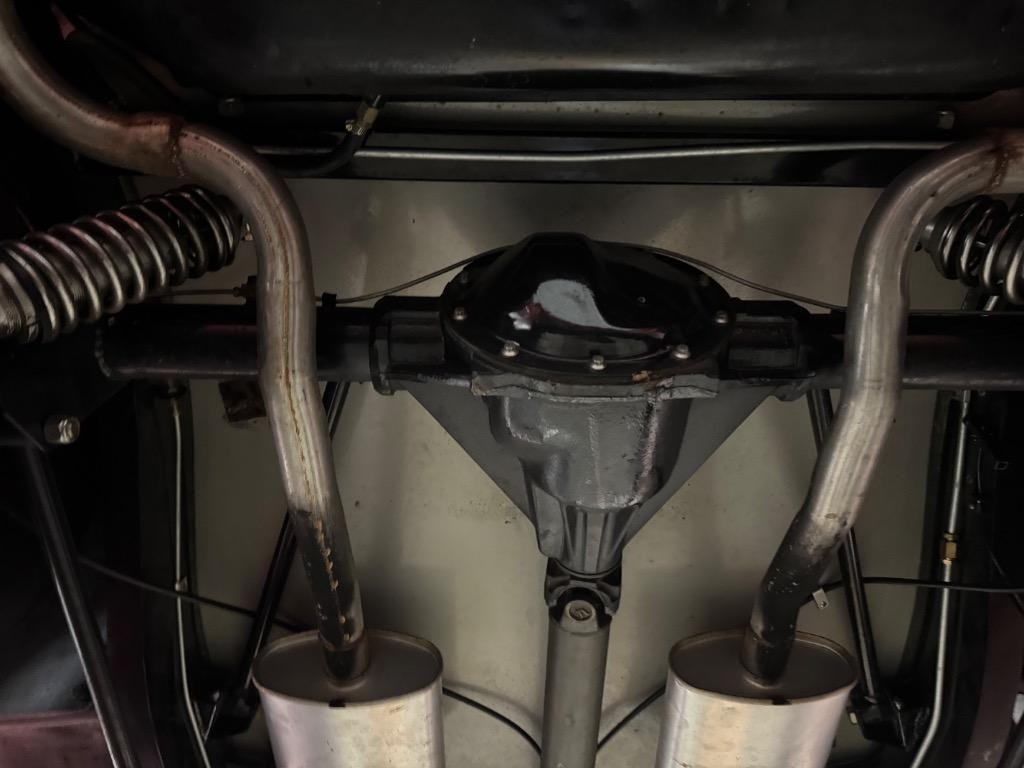 Ford-2-door-sedan-street-rod-AC-1934-Sedan-2