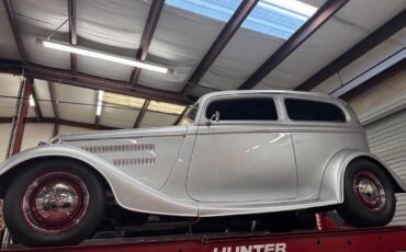 Ford-2-door-sedan-street-rod-AC-1934-Sedan-3