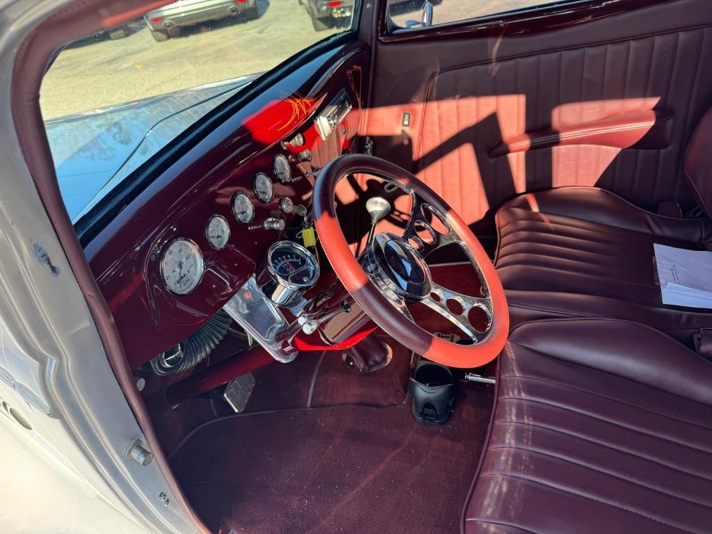 Ford-2-door-sedan-street-rod-AC-1934-Sedan-32