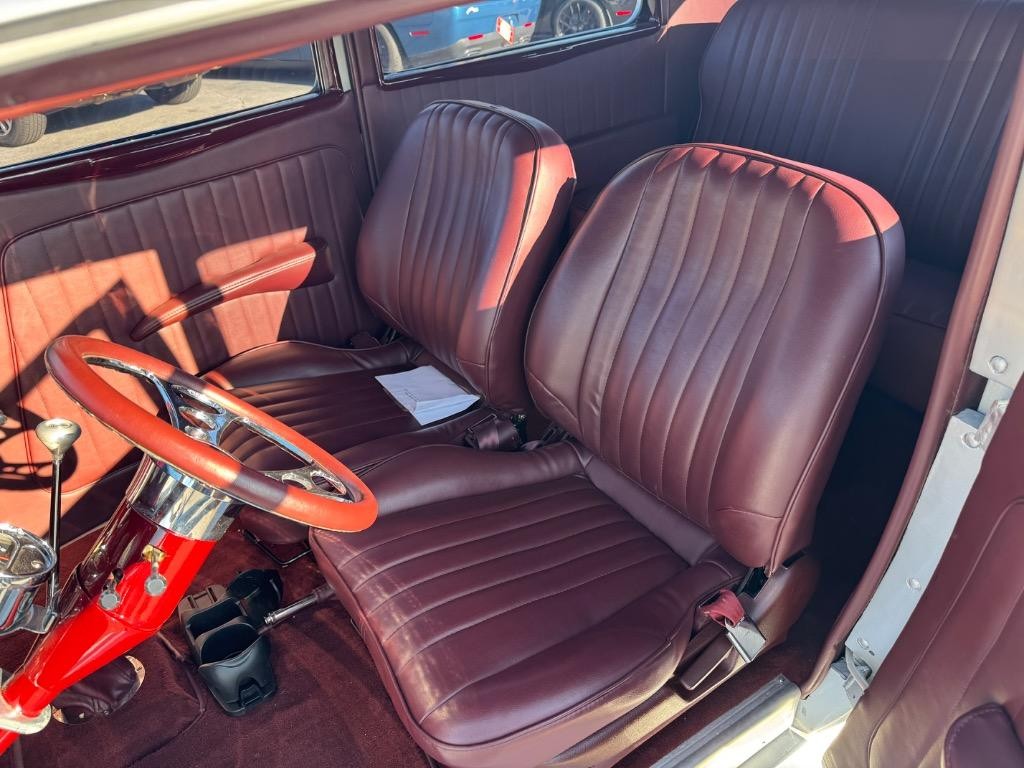 Ford-2-door-sedan-street-rod-AC-1934-Sedan-33