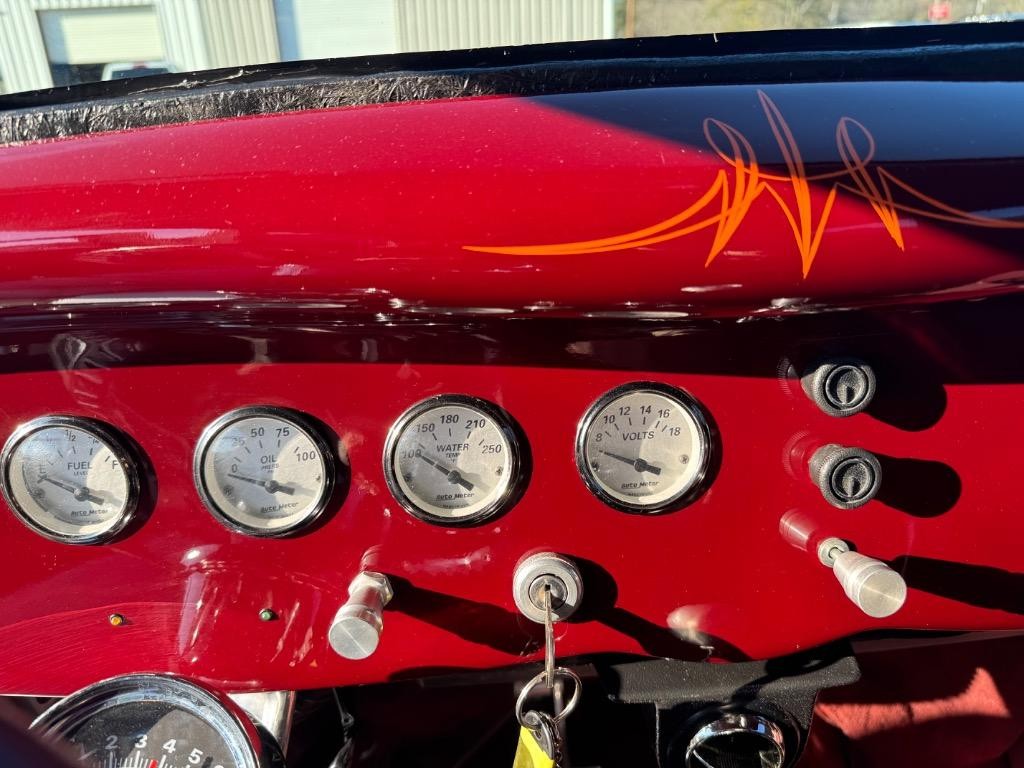 Ford-2-door-sedan-street-rod-AC-1934-Sedan-35