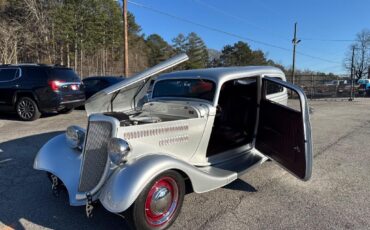 Ford-2-door-sedan-street-rod-AC-1934-Sedan