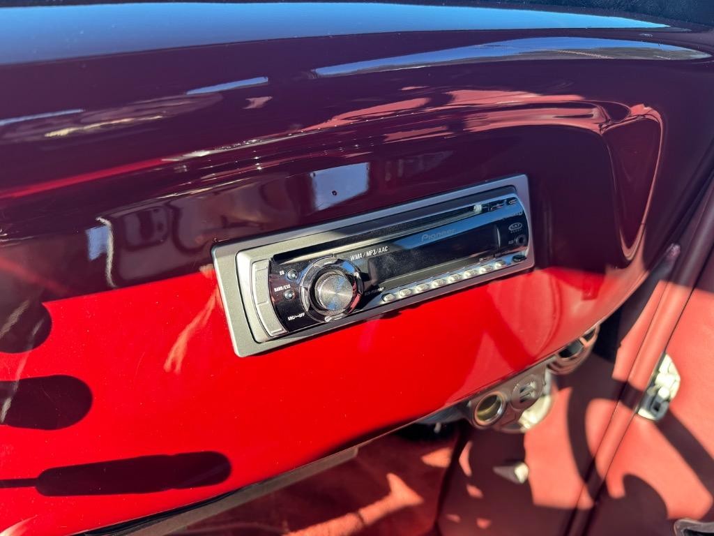 Ford-2-door-sedan-street-rod-AC-1934-Sedan-39