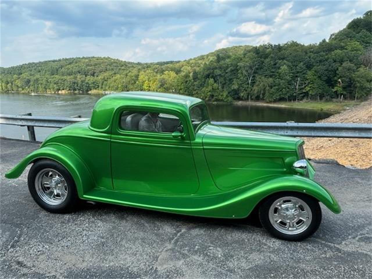 Ford-3-window-coupe-1934-Green-Chaulk-1