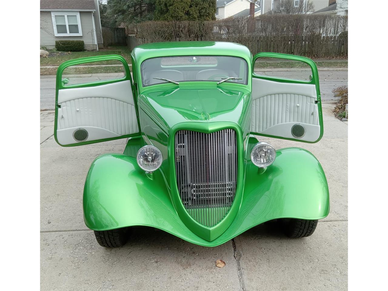 Ford-3-window-coupe-1934-Green-Chaulk-11