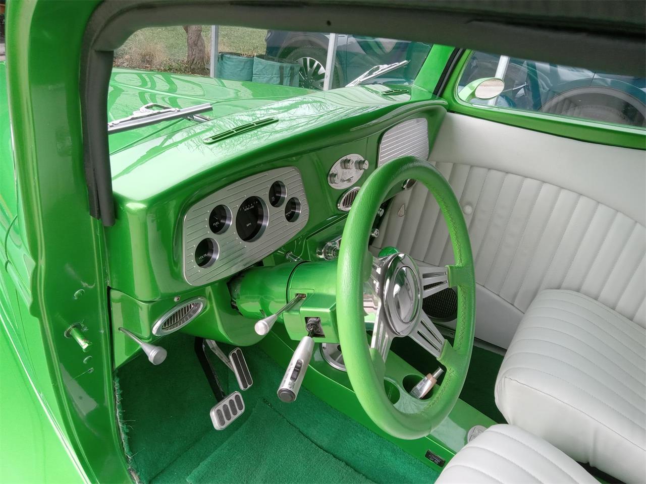 Ford-3-window-coupe-1934-Green-Chaulk-16
