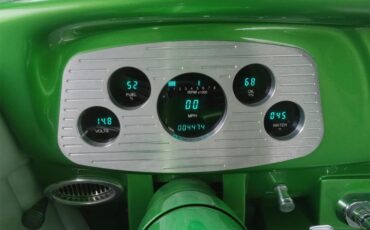 Ford-3-window-coupe-1934-Green-Chaulk-17