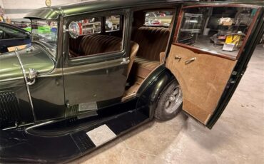 Ford-4-dr-sedan-1931-Emerald-Green-Fawn-2
